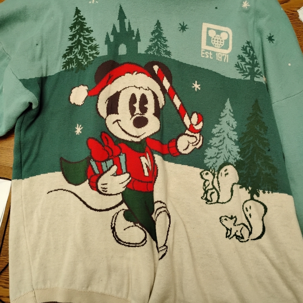 Men's Green Festive Crewneck Sweater with Holiday Graphic